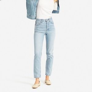 Everlane The ’90s Cheeky Jean in Sunbleached Blue